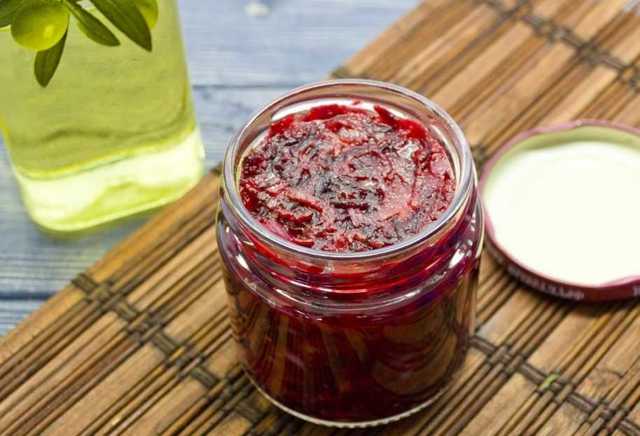 Икра из моркови на зиму с луком, томатами, болгарском перцем и яблоками.