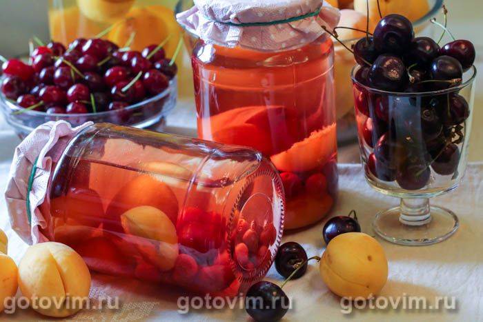 Компот из абрикосов и вишни — тонкости приготовления