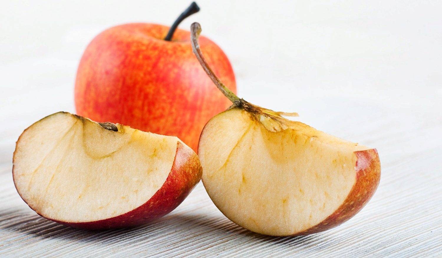 Причины потемнения яблок на срезе