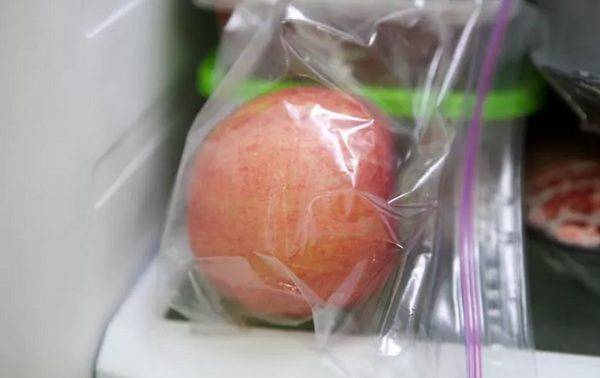 Как заморозить яблоки на зиму в морозилке самыми простыми способами?