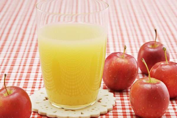 Польза и вред яблочного сока: 9 полезных свойств и противопоказания