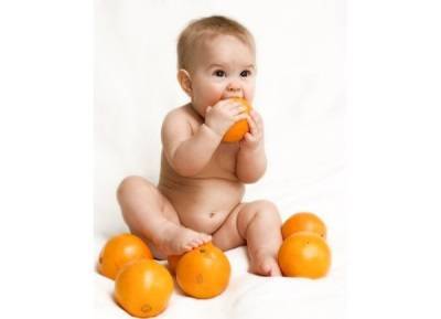 С какого возраста можно давать ребенку апельсин: особенности и рекомендации