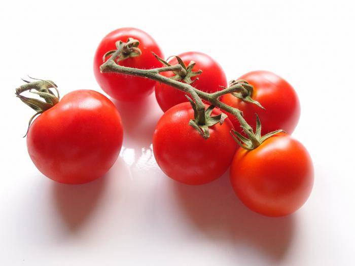 сколько калорий в огурцах и помидорах