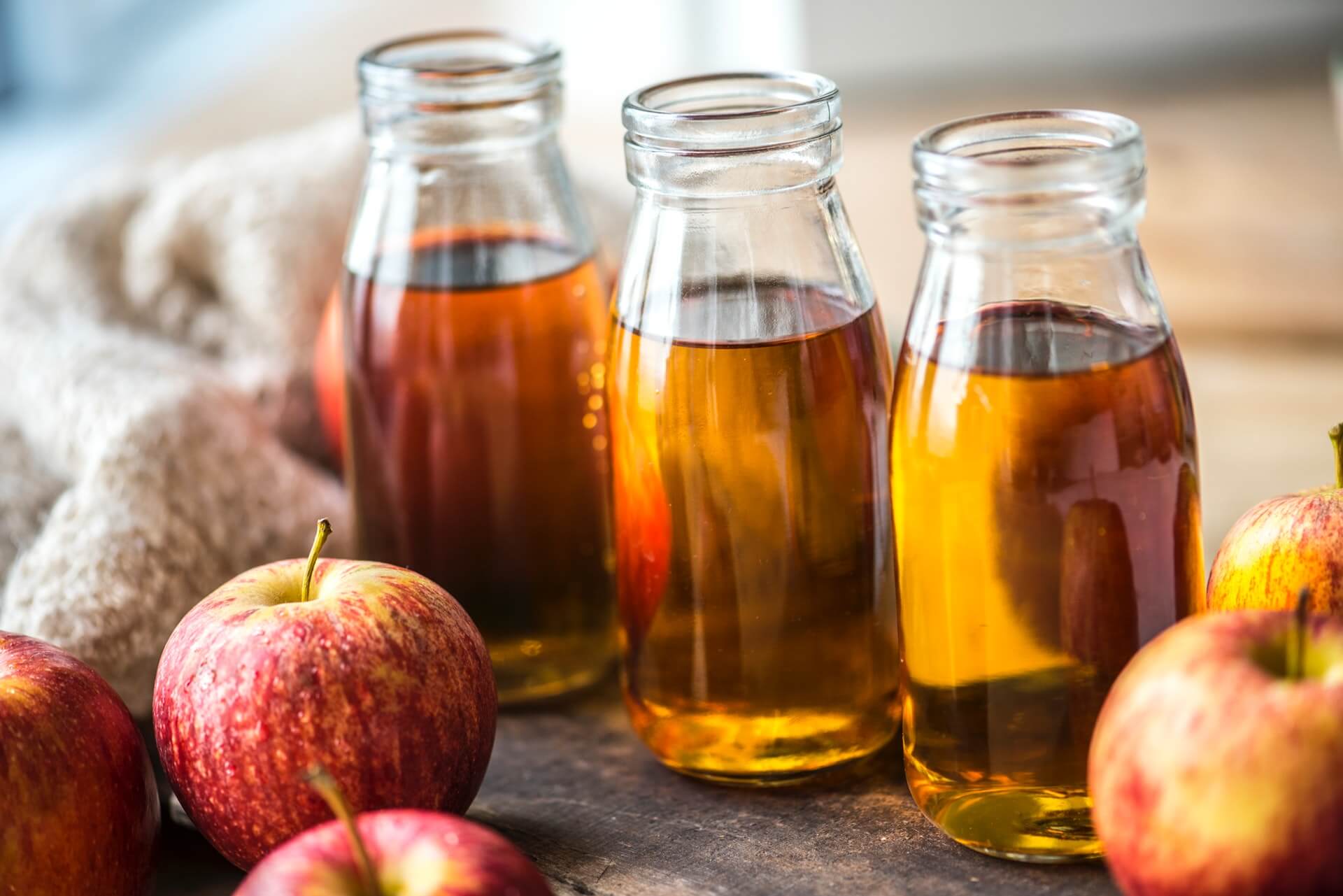 Яблочный сок свежевыжатым пить – на годы здоровье свое сохранить!