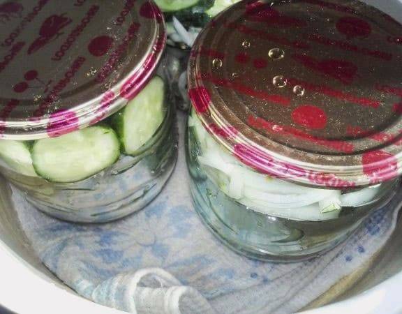 Огурцы с луком на зиму: самые вкусные рецепты салатов и маринадов. плюс оригинальный рецепт салата — огурцы жареные с луком