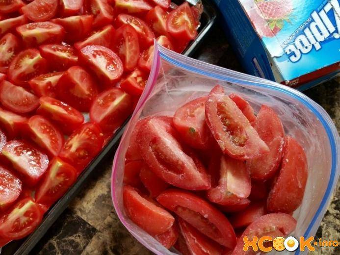 Как заморозить помидоры на зиму в морозилке свежими: кусочками, целиком или в пюре