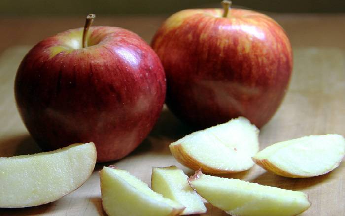 Как заморозить яблоки на зиму в морозилке