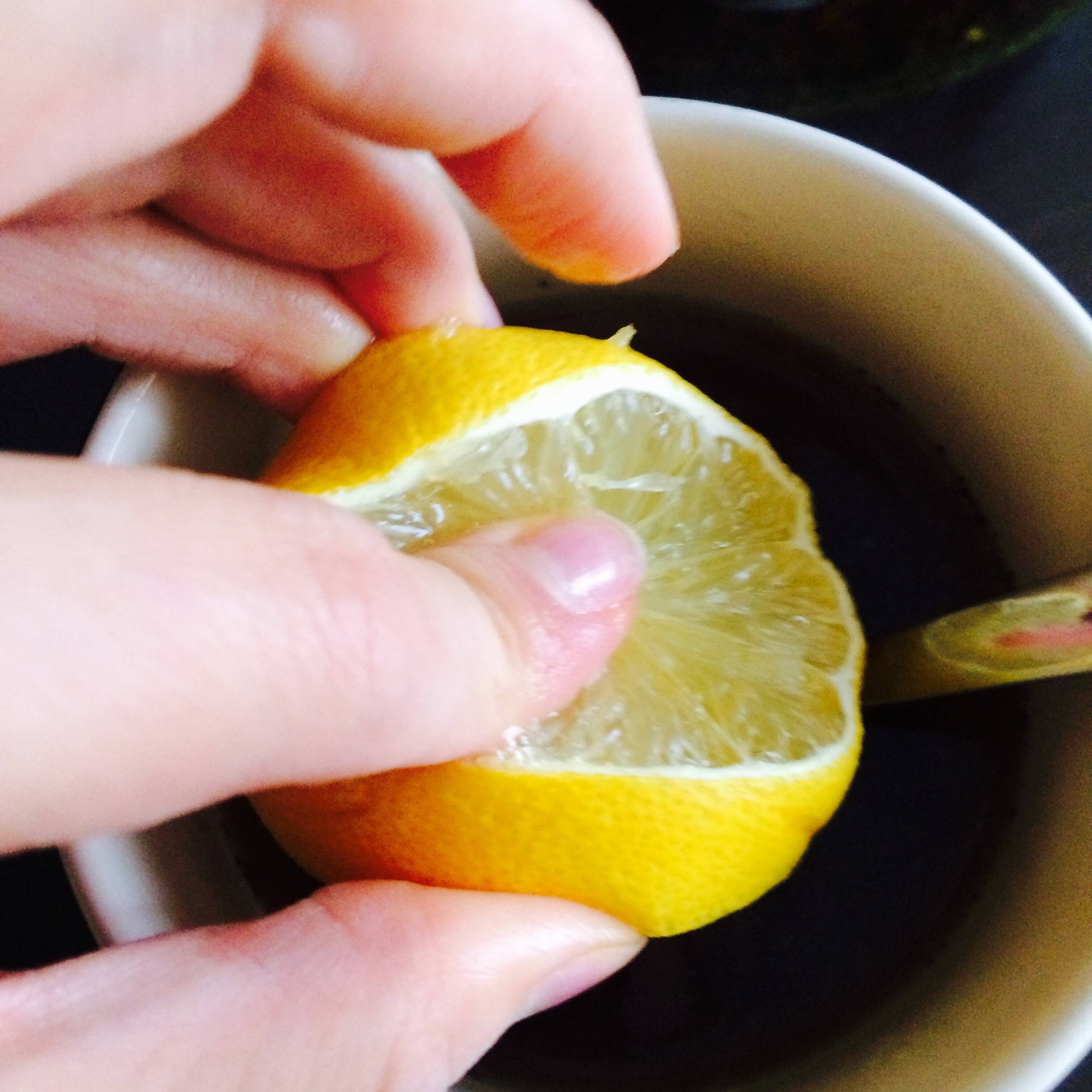 Чистим кишечник соленой водой с лимоном