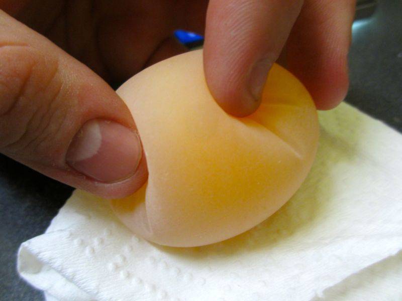 Почему курица несет яйца без скорлупы