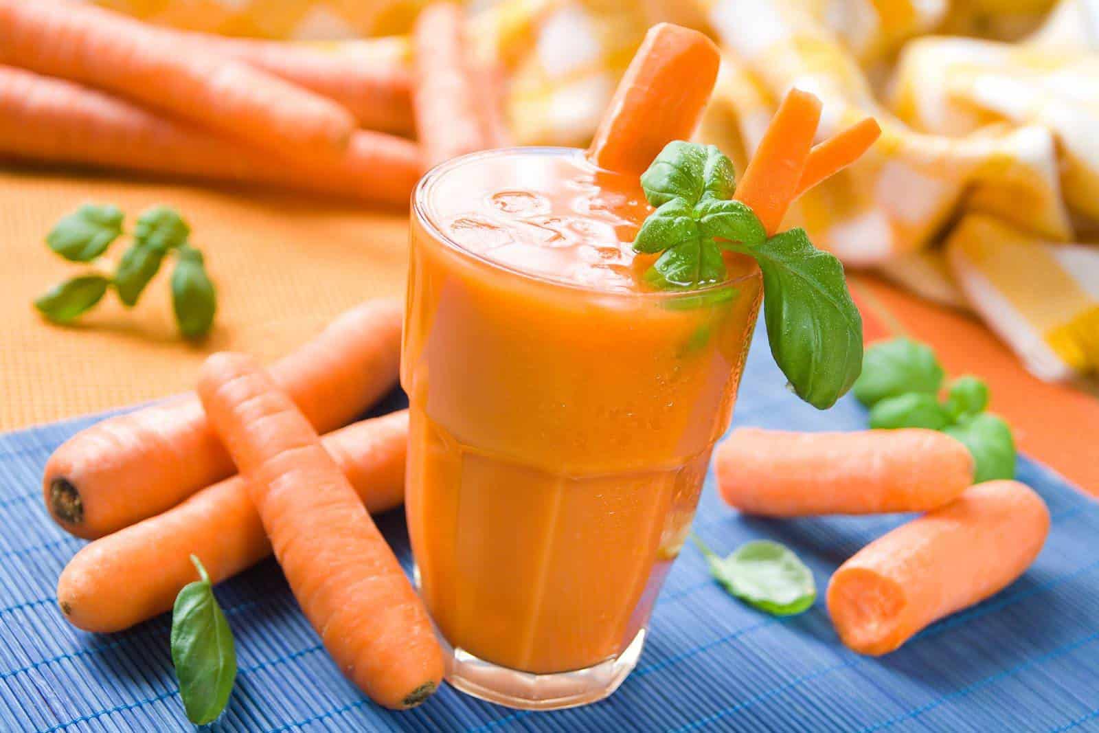 Сок морковный: польза и вред, как правильно готовить и пить свежевыжатый фреш из моркови, кому противопоказан, отзывы