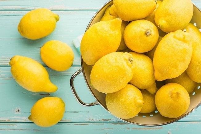 Народное средство для снижения холестерина – настои на лимоне, чесноке, меде и спирте