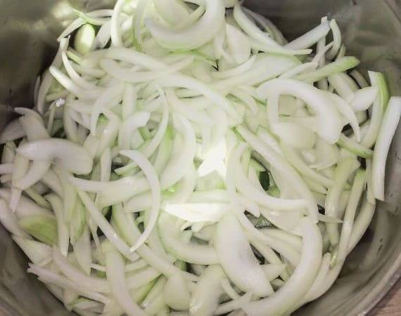 Салат огурцы с луком на зиму - полезные, ароматные овощи: рецепт с фото и видео