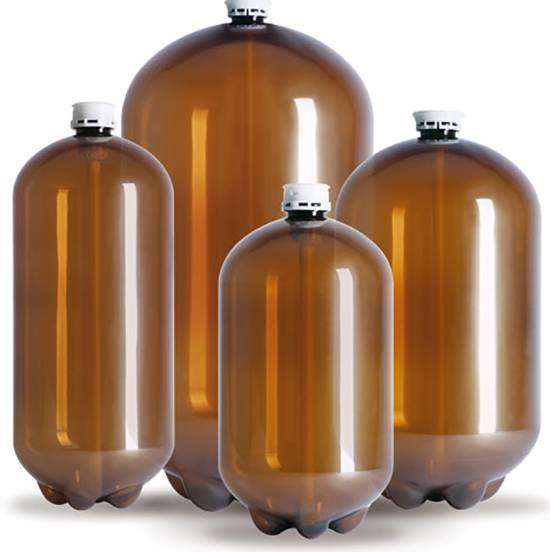 Посадка огурцов в 5-литровых бутылках: правила выращивания, уход, фото