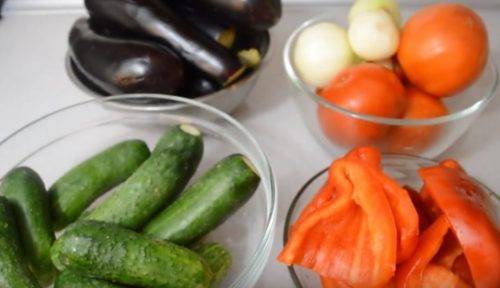Салат «десятка» из баклажанов на зиму: популярные варианты рецепта