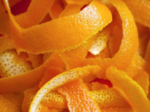 Можно ли есть кожуру апельсина и стоит ли это делать?