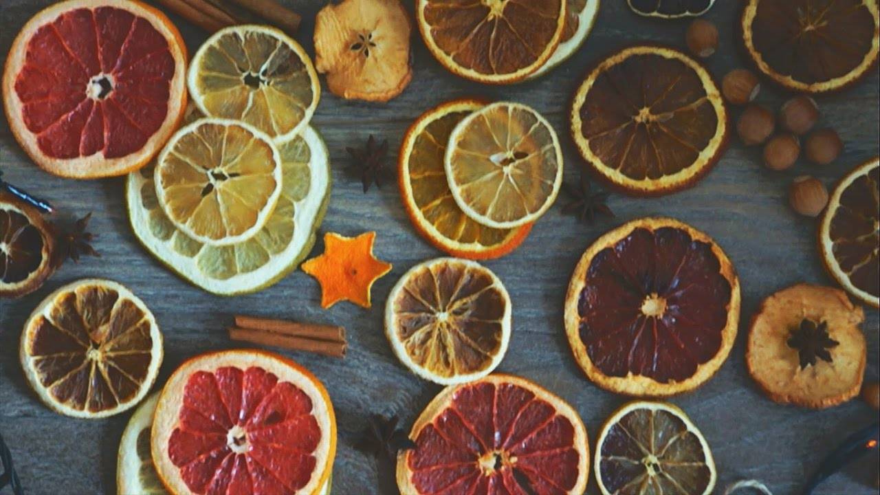 Как высушить апельсин для декора с помощью духовки, радиатора или подоконника?